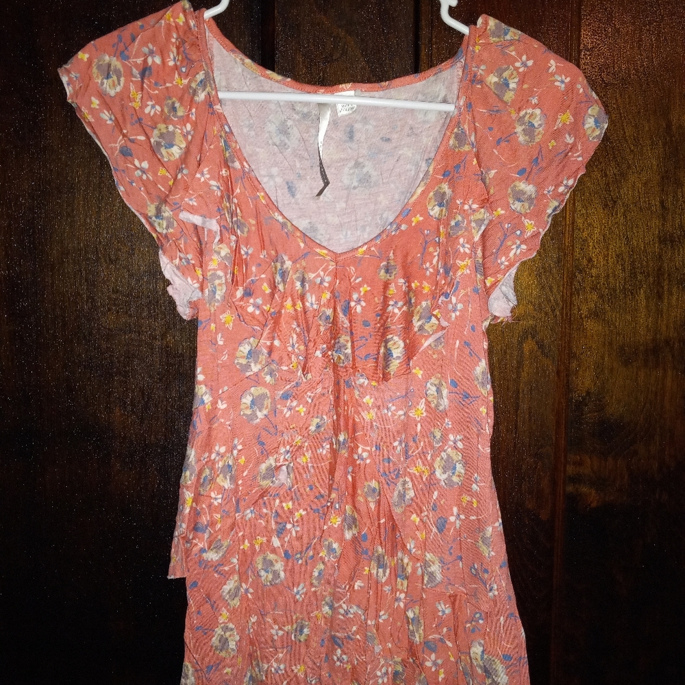 Lauren Conrad: short sleeve peachy pink floral shirt with ruffles